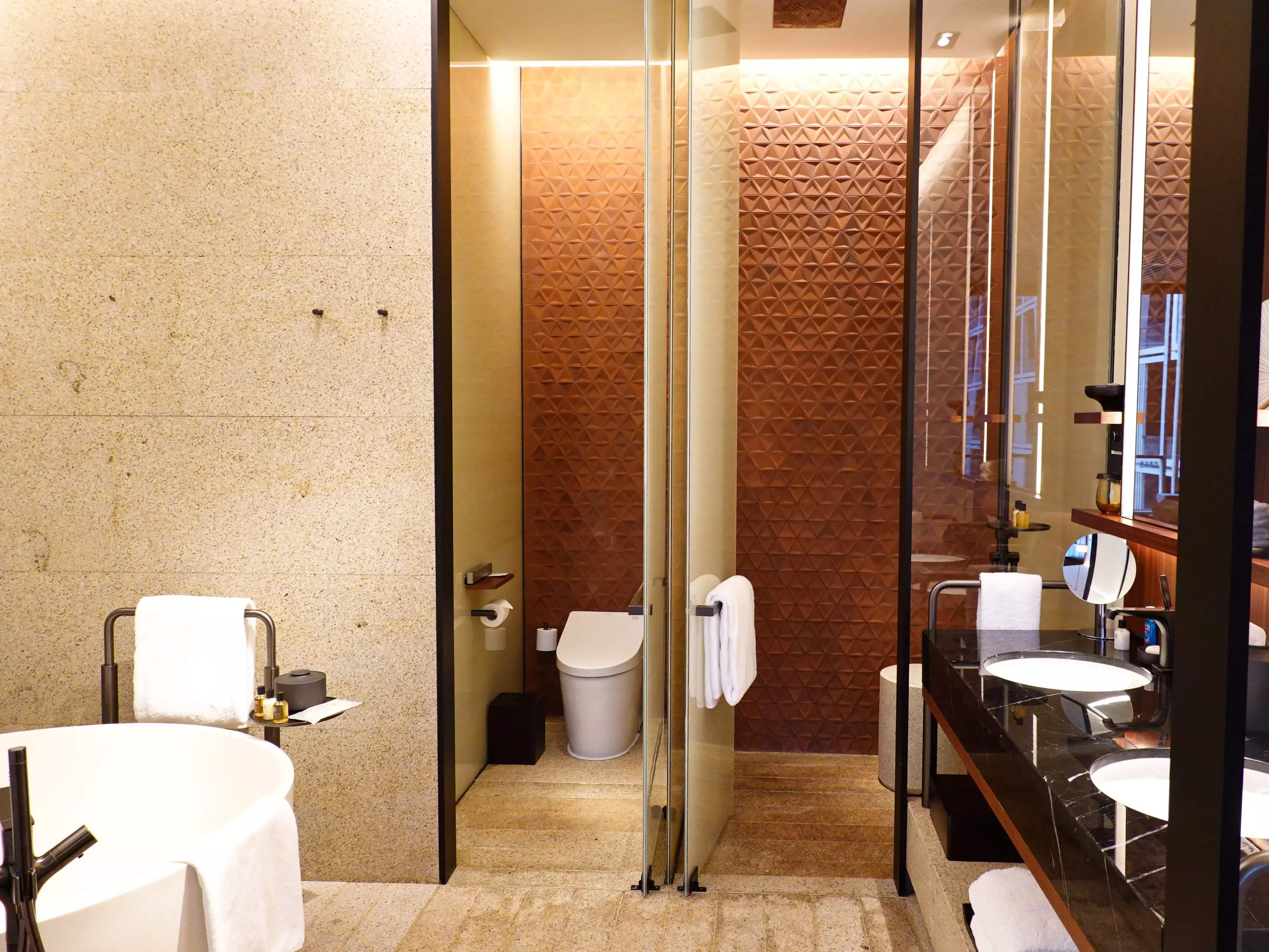 80%的浴室移門下垂或下沉，都可以通過更換移門滑輪來解決