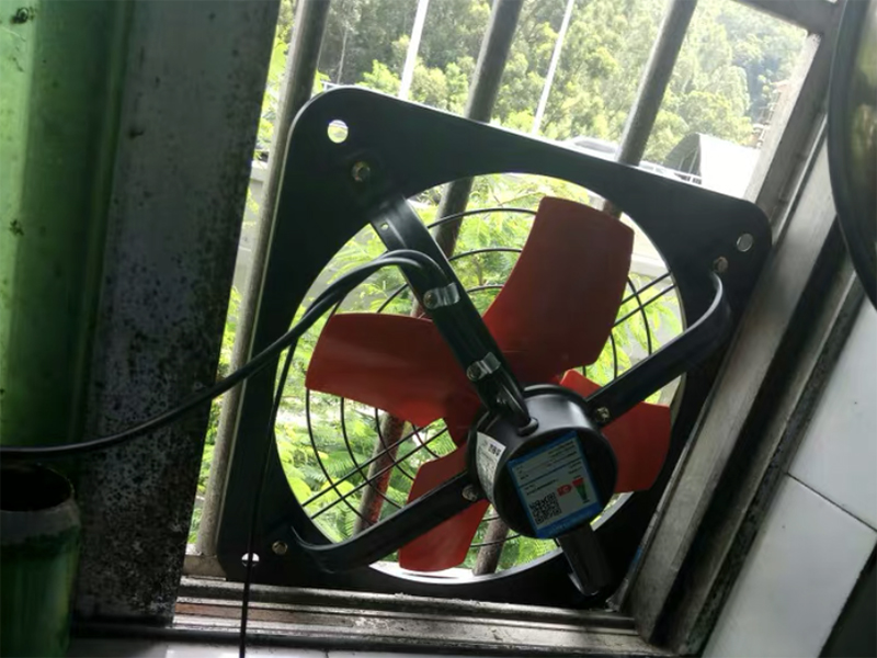 廚房排風(fēng)扇并不是離灶臺越近效果越好，低于60公分可能造成火災(zāi)