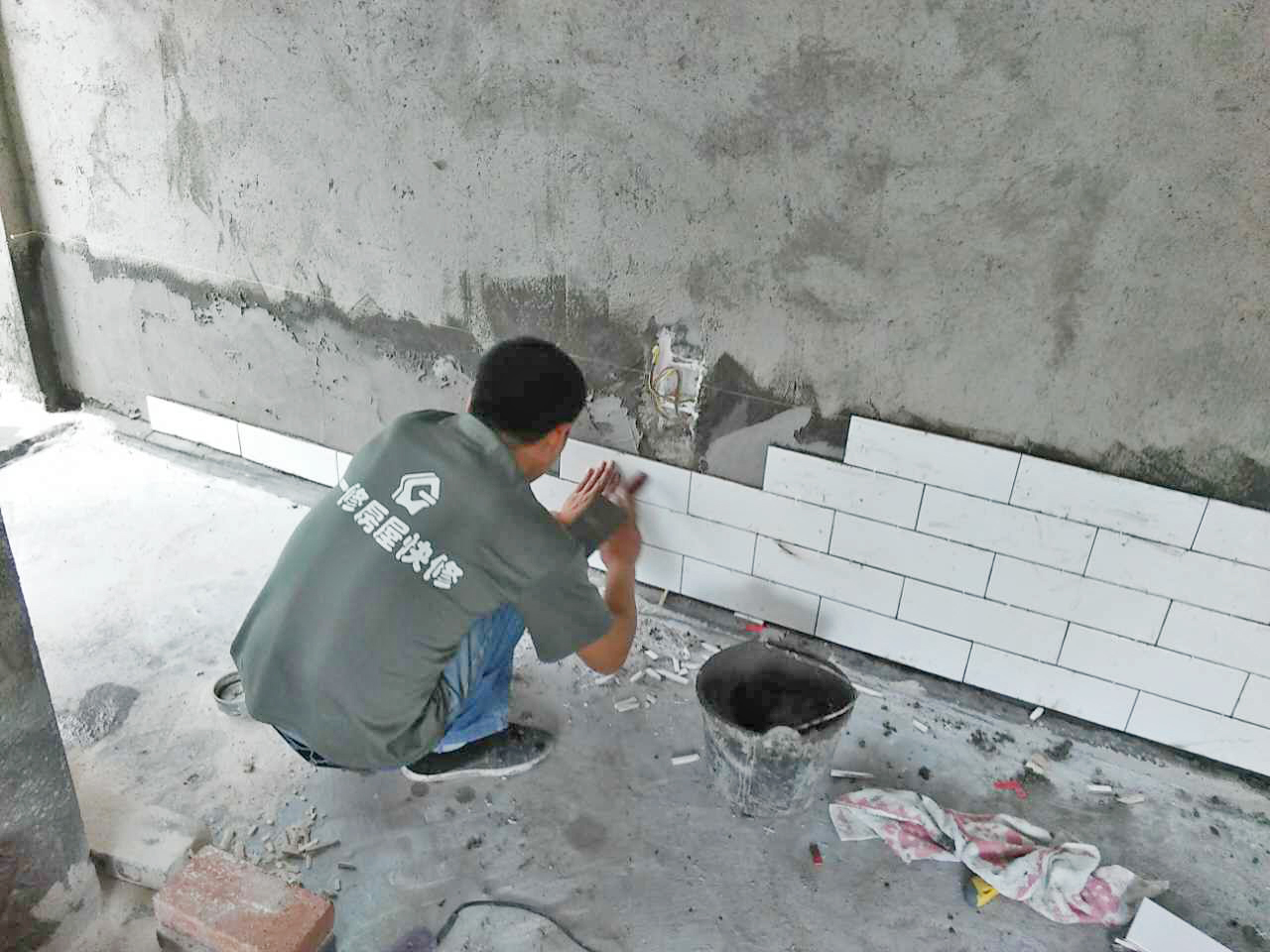 告別塵土飛揚(yáng)，一修房屋快修為您展現(xiàn)泥瓦工新面貌