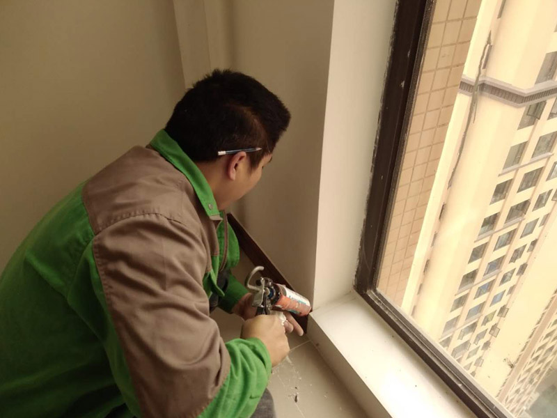 陽臺貼瓷磚，踢腳線安裝