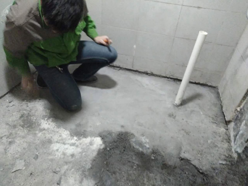 廁所基層清理，刷防水