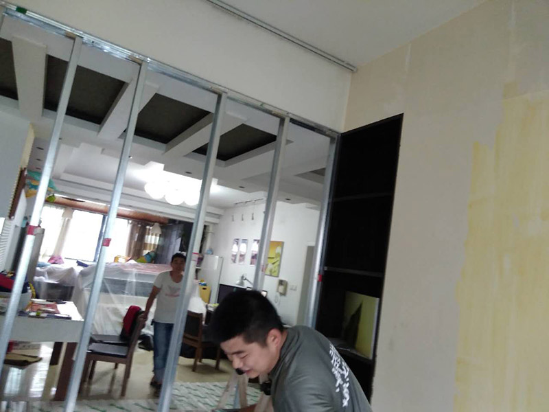 哪家鄭州門窗維修公司服務(wù)好，鄭州推拉門壞了找誰修靠譜