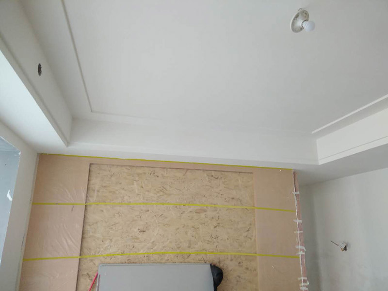 墻面貼瓷磚，吊頂