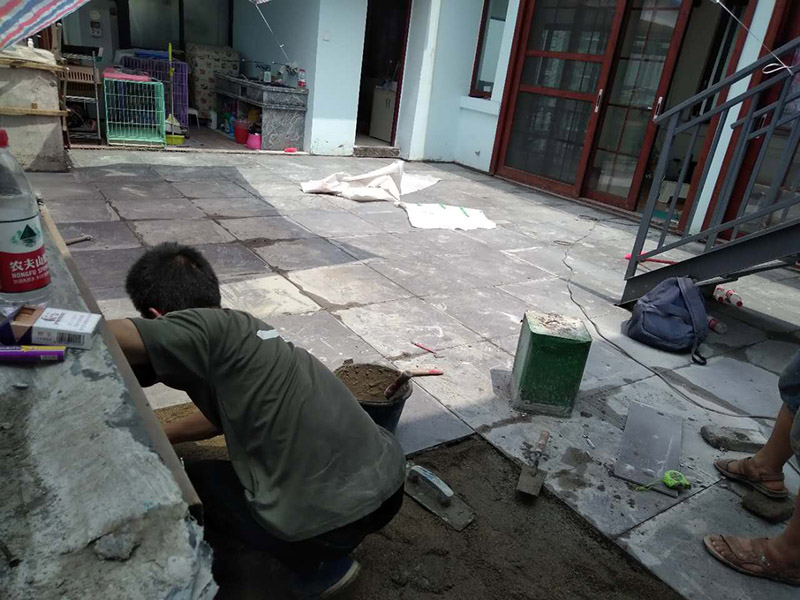 地面貼磚，地磚勾縫