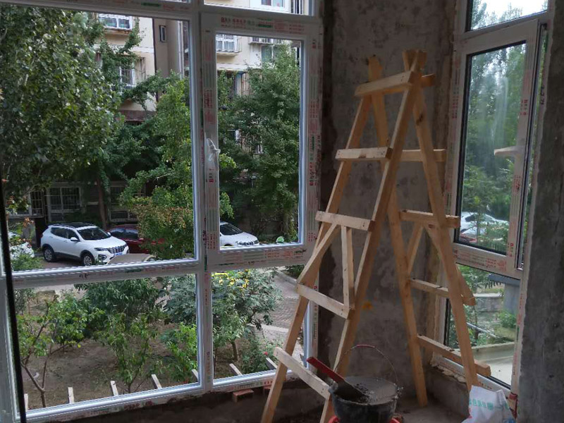 整體簡(jiǎn)單改造裝修：1.前期設(shè)計(jì) -- 2.主體拆改 -- 3.水電改造 -- 4.木工 -- 5.貼磚 -- 6.刷墻面漆 -- 7.廚衛(wèi)吊頂 -- 8.櫥柜安裝 -- 9.木門安裝 -- 10.地板安裝 -- 11.鋪貼壁紙 -- 12.散熱器安裝 -- 13.開(kāi)關(guān)插座安裝 -- 14.燈具安裝 -- 15.五金潔具安裝 -- 16.窗簾桿安裝 -- 17.拓荒保潔 -- 18.家具 進(jìn)場(chǎng) -- 19.家電安裝 -- 20.家居配飾裝修.