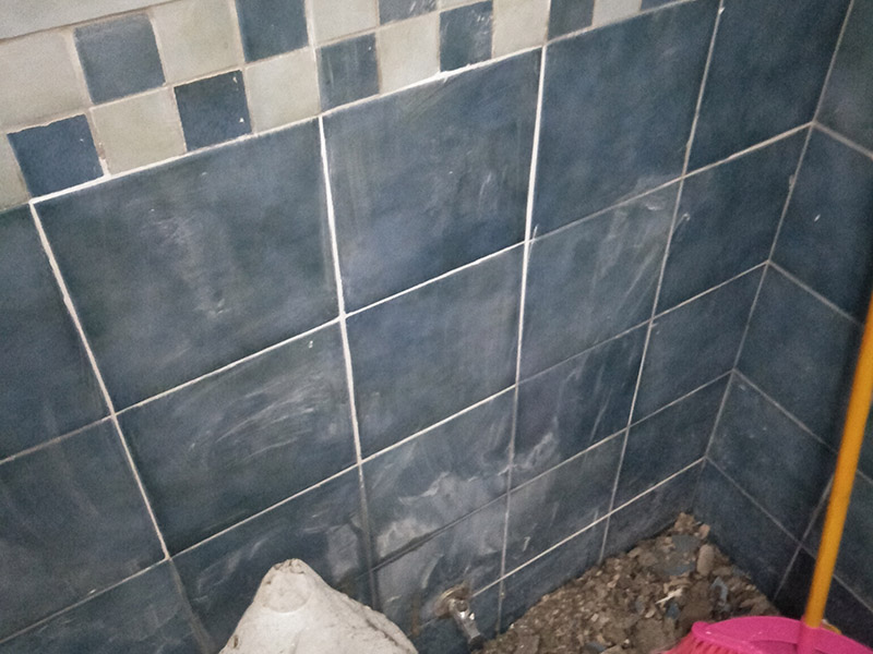 衛(wèi)生間管道檢測：埋嵌到墻壁、樓板等處的管道是能夠防止膨脹的。壓力和拉伸應(yīng)力都被吸收而又不損壞各種材料。如果管道有隔離材料（要符合標(biāo)準(zhǔn)），這些隔離材料能允許更多的膨脹。 一、冷水管試驗壓力，應(yīng)為冷水管道系統(tǒng)設(shè)計壓力的1.5倍，但不得小于0.9MPa。 二、熱水管試驗壓力，應(yīng)為熱水管道系統(tǒng)設(shè)計壓力的2.0倍，但不得小于1.2MPa。