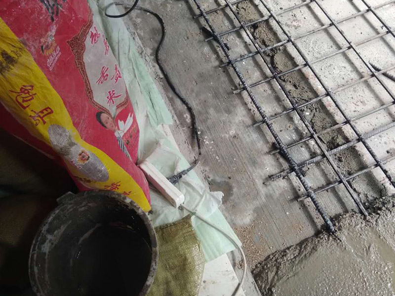 混凝土澆筑：清理場地&rarr; 基坑開挖 &rarr; 測量放樣 &rarr; 基底整平&rarr; 測量基坑標(biāo)高 &rarr;地基承載力檢驗(yàn) &rarr; 澆注基座砼 &rarr; 安裝圓管 &rarr; 圓管運(yùn)輸 &rarr; 砼拌和 &rarr;砼運(yùn)輸&rarr; 澆筑管壁外側(cè)砼 &rarr; 監(jiān)理檢驗(yàn) &rarr; 嵌縫 &rarr; 洞口鋪砌 &rarr; 臺(tái)背回填&rarr; 驗(yàn)收分層壓實(shí) &rarr; 監(jiān)理檢驗(yàn)臺(tái)背涵頂填土