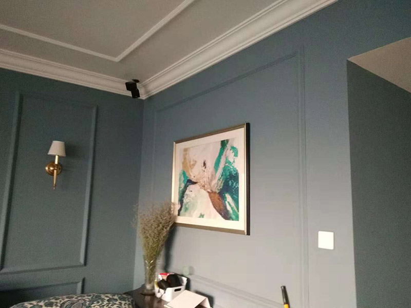 公寓掛畫安裝：墻面裝飾，除了一些運用裝修的材料之外，人們也能夠通過掛畫來進行裝飾的，可以表現(xiàn)出一個主人的整體涵養(yǎng)和檔次，墻上掛畫怎么安裝，只要做到準確的安裝，才可以有好的結(jié)果。同時墻上掛畫安裝的方法也要理解，掌握好了辦法之后，安裝比較快，并且安全。