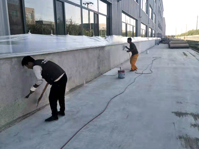 外墻墻裙噴刷涂料：建筑外墻刷涂料，取決于建筑物的2113外墻結(jié)構(gòu)。如果是混凝土5261外墻，又較平整，是可以干凈后，直接刷涂料的。如果是框架結(jié)構(gòu)，是采用加氣混凝土塊或空心4102磚等砌的填充墻，就不可以直接刷涂料。1653必須抹灰后，才可以刷涂料。又如外墻帶保溫層的，也內(nèi)必須做保溫砂漿抹面后，才可以刷涂料。對(duì)于清水磚外墻面，也有直接容刷涂料的。但較少使用。