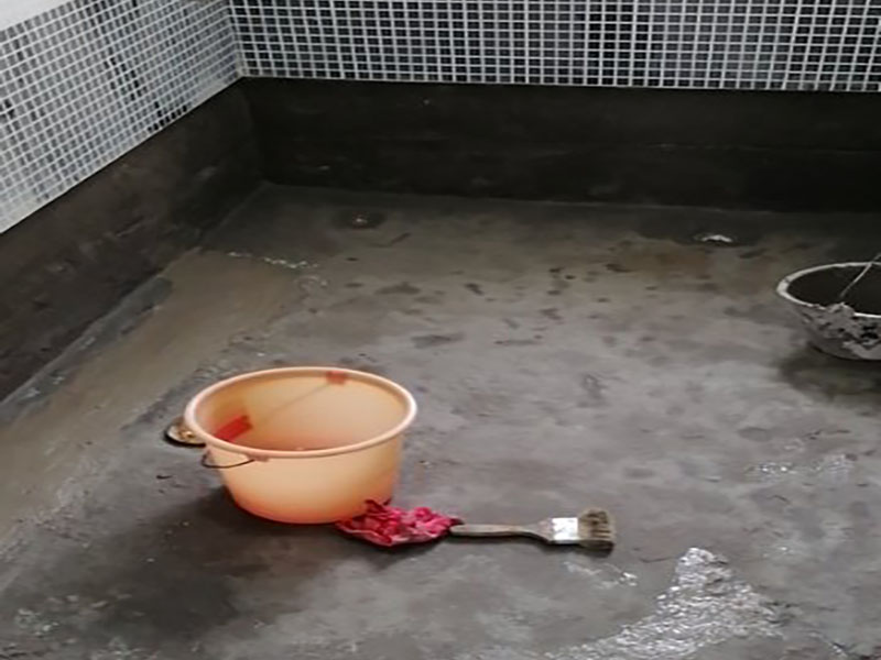 浴室防水貼磚裝修：一是墻磚應(yīng)從下向上鋪貼,且一面墻不能一次貼到頂,接縫一般為1~3毫米; 二是鋪貼前要先處理墻面的平整,處理裂縫; 三是粘結(jié)材料的涂抹要中間稍高于四周,用橡膠錘敲擊表面以固定,這樣一來可以避免空氣積存于粘結(jié)層中。同時(shí)要進(jìn)行水平檢測(cè); 四是粘結(jié)材料要挑和適當(dāng),一般墻面水泥與沙比例為1:4,地面水泥與沙比例為1:32. 地面要打平。有一些土建地面是不平的,遇到這種情況大家應(yīng)該把不平的地方用水泥沙漿鋪平。鋪設(shè)時(shí)可以用不同的色彩的瓷磚(較深色的)把周圍框起來,而框內(nèi)的瓷磚用較淺色的。當(dāng)然,廚房跟廁所的地面一定要有傾斜度,這樣是為了方便排水