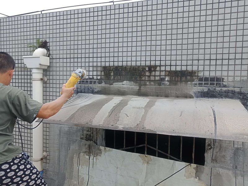 窗戶外墻防水切割：1、外墻防水不建議用防水涂料，防水涂料施工后需要做一層保護(hù)層；2、防水需要在水泥基面施工，如果貼了瓷磚，還需要把瓷磚鏟除再施工；3、外墻防水最好使用砂漿防水劑，做好后可以與原有的水泥基面形成一個整體，且不會被雨水中的酸、堿等物質(zhì)破壞。