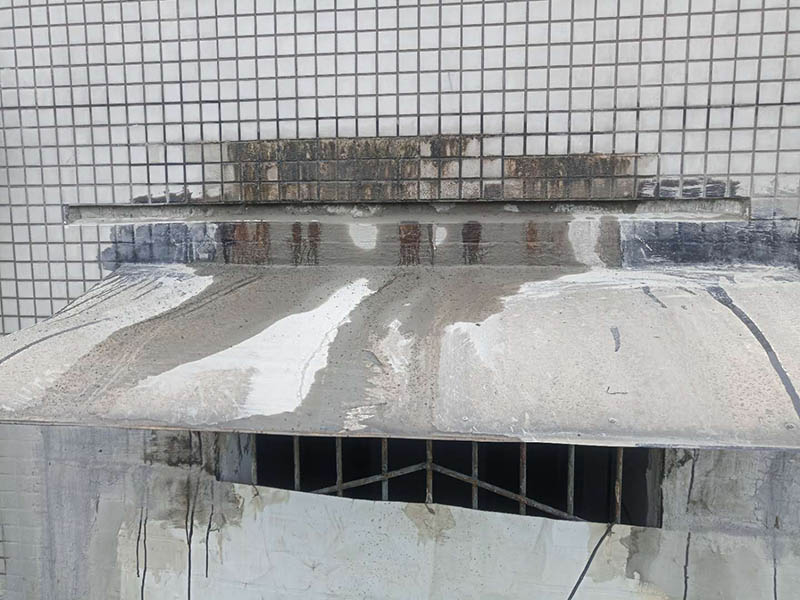 窗戶外墻防水切割：1、外墻防水不建議用防水涂料，防水涂料施工后需要做一層保護(hù)層；2、防水需要在水泥基面施工，如果貼了瓷磚，還需要把瓷磚鏟除再施工；3、外墻防水最好使用砂漿防水劑，做好后可以與原有的水泥基面形成一個整體，且不會被雨水中的酸、堿等物質(zhì)破壞。