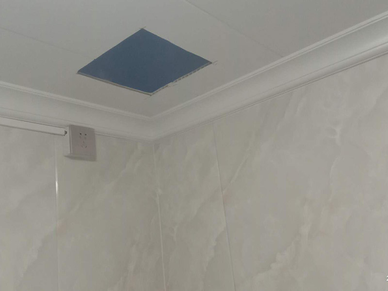 排氣扇安裝：當(dāng)直接安裝在墻壁的孔洞上，將室內(nèi)污濁空氣排往室外或從室外吸進(jìn)新鮮空氣時，應(yīng)選用百葉窗換氣扇，因此百葉窗式換氣扇又稱隔墻式換氣扇；當(dāng)需要安裝于居室、商場、賓館、辦公室及娛樂場所的玻璃門窗上時，應(yīng)選用櫥窗式換氣扇；當(dāng)需要安裝換氣扇的場所裝有天花板，而且天花板上有直接排往外部窨的出風(fēng)口時，可選用天花板式或管道式換氣扇；當(dāng)安裝換氣扇的地方裝有天花板，且天花板止方預(yù)先裝有排往室外的管道時，應(yīng)該選用管道式換氣扇，利用其較高的風(fēng)壓往外排氣。