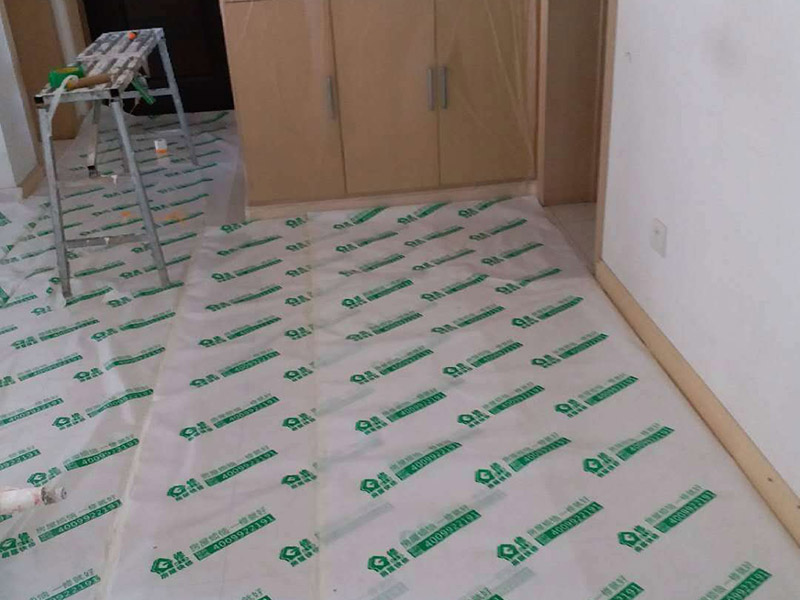 全屋成品保護(hù)方案：施工過程中，已做好的項(xiàng)目可能會因?yàn)楦鞣N各樣的原因遭到損壞，所以正確的施工工序是至關(guān)重要的，同時(shí)還要做好相關(guān)的成品保護(hù)工作。保護(hù)客戶的利益同時(shí)也保護(hù)公司的利益，減少返工，減少維護(hù)，減少人工成本，把客戶與公司的最大化！