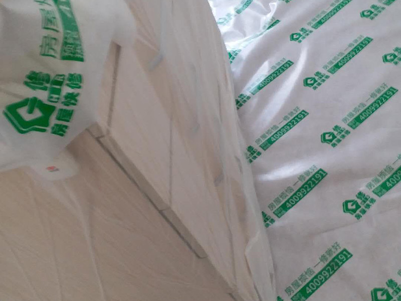 全屋成品保護(hù)方案：施工過程中，已做好的項(xiàng)目可能會因?yàn)楦鞣N各樣的原因遭到損壞，所以正確的施工工序是至關(guān)重要的，同時(shí)還要做好相關(guān)的成品保護(hù)工作。保護(hù)客戶的利益同時(shí)也保護(hù)公司的利益，減少返工，減少維護(hù)，減少人工成本，把客戶與公司的最大化！