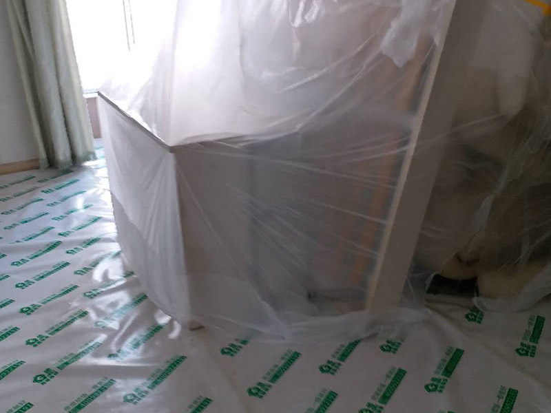 全屋成品保護(hù)方案：施工過程中，已做好的項(xiàng)目可能會因?yàn)楦鞣N各樣的原因遭到損壞，所以正確的施工工序是至關(guān)重要的，同時(shí)還要做好相關(guān)的成品保護(hù)工作。保護(hù)客戶的利益同時(shí)也保護(hù)公司的利益，減少返工，減少維護(hù)，減少人工成本，把客戶與公司的最大化！