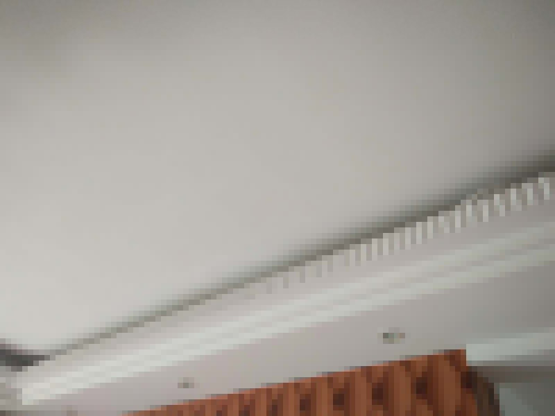 頂面空鼓維修：1、對空鼓區(qū)域進(jìn)行基本的處理，然后采用隔離劑對空鼓區(qū)域進(jìn)行基本的處理，清理干凈殘留物品，然后抹上一層膠膜。 2、進(jìn)行維修的時候一定要保持空鼓區(qū)域的濕潤性，提前一天進(jìn)行處理，然后在開始之前要進(jìn)行灑水處理。 3、為了保險起見，我們需要進(jìn)行封層抹灰的清理方面，第一次抹灰的時候，一定要抹實，以薄為主要，帶底灰完成之后，等一會就可以進(jìn)行二次抹灰了，第二次抹灰以厚度為主要，同時要注意平整性處理，處理完之后等待七八成晾干的情況下，就可以進(jìn)行最后一步工作了，進(jìn)行最后的抹灰處理，一般整體厚度不超過15mm就行了。