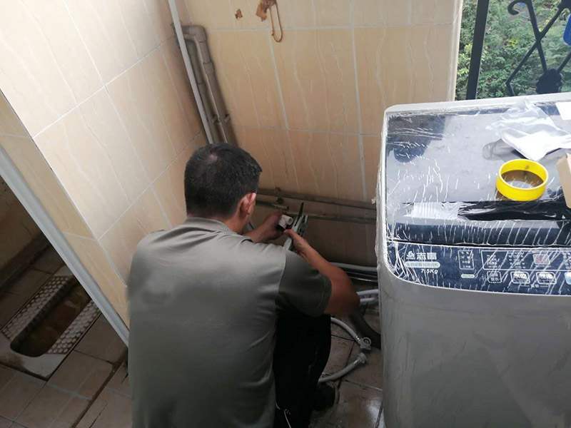 水管斷了快速處理這樣做，不懂別亂動，關閉總閥等待專業(yè)人員上門