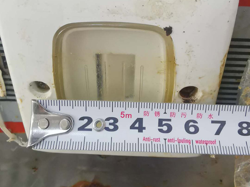 廚房灶具翻新：燃氣灶的使用期限是8年?？筛鶕?jù)產(chǎn)品出廠日期來進行判斷。半數(shù)以上家庭的灶具，都是&ldquo;超齡服役&rdquo;，如果家中燃氣灶明顯已經(jīng)老化，或者沒有熄火保護裝置，最好利用天然氣置換的機會，重新購置新灶具。燃氣盤不僅可以取下，而且灶具面板造型簡單，沒有花俏的凸凹。誰做飯能保證不迸濺油漬和雜物？如果燃氣盤取不下來，如果灶具面板凸凹起伏，那可怎么清理？所以當燃氣盤取下后，就相當容易打理了。