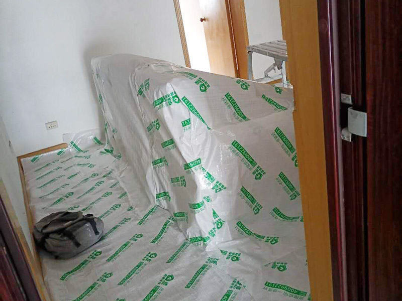 六安裝修公司加盟合作久益一修，六安招募唯一家盟商合作，授權(quán)經(jīng)營范圍包括:金安區(qū)、裕安區(qū)、葉集區(qū)、霍邱縣、霍山縣、金寨縣、舒城縣等，覆蓋六安市方圓30公里難內(nèi)范圍，互聯(lián)網(wǎng)營銷全渠道獲客，每個(gè)城市只授權(quán)唯一加盟商，人工客服接待篩選客戶訂單，確保家盟商穩(wěn)定收益。  了解六安裝修公司加盟條件和政策，先看久益一修提供的服務(wù)有哪些，包括提供有影響力的品牌授權(quán)經(jīng)營，六安裝修維修訂單人工指派，訂單管理系統(tǒng)授權(quán)使用，裝修工人日常流程禮儀培訓(xùn)，裝修維修施工標(biāo)準(zhǔn)輸出，裝修設(shè)計(jì)師提供六安裝修設(shè)計(jì)服務(wù)、客服接待，售后協(xié)調(diào)等，是互聯(lián)網(wǎng)房屋裝修維修一站式服務(wù)品牌。  六安互聯(lián)網(wǎng)裝修維修免加盟費(fèi)，以提供六安市裝修和維修訂單而收取相應(yīng)服務(wù)費(fèi)的方式合作，久益一修是國內(nèi)互聯(lián)網(wǎng)房屋維修裝修行業(yè)的先行者，具有多年互聯(lián)網(wǎng)營銷經(jīng)驗(yàn)及資源，訂單充足，訂單類型包括六安室內(nèi)裝修、房屋維修、六安防水補(bǔ)漏、墻面翻新、水電維修安裝、門窗維修安裝、家具家電維修安裝等。