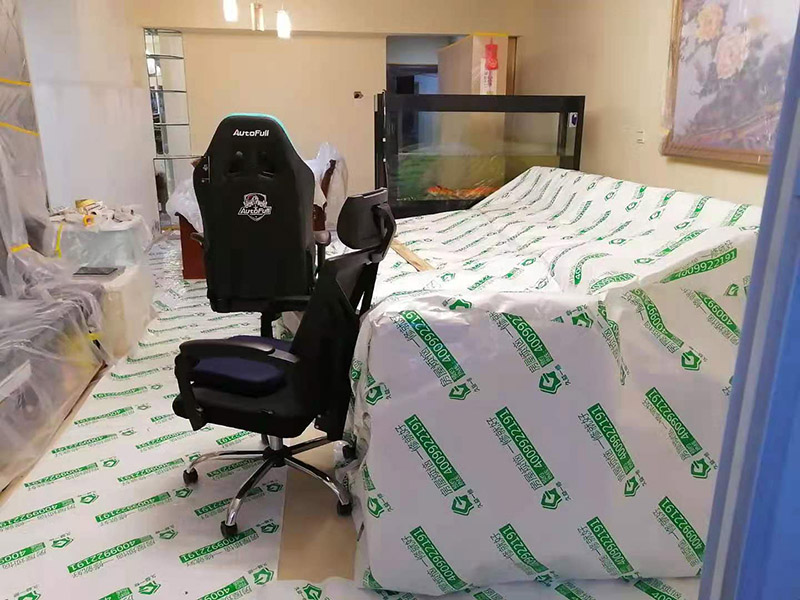 用了二十幾年的木桌子要翻新，用哪種家具維修噴漆方法可以搞定