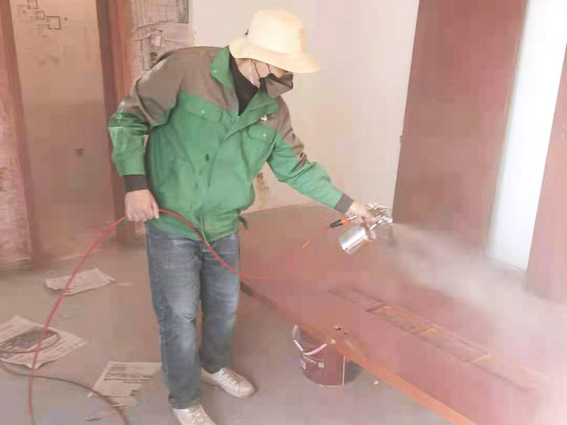 貴陽防盜門噴漆的師傅為什么都是白天施工，晚上不能給防盜門噴漆嗎