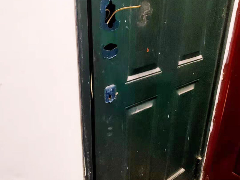 防盜門嘎吱嘎吱響怎么快速維修，上面維修安裝的師傅會怎么做