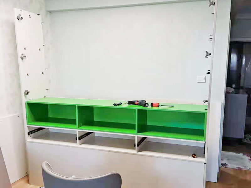 用了二十幾年的木桌子要翻新，用哪種家具維修噴漆方法可以搞定