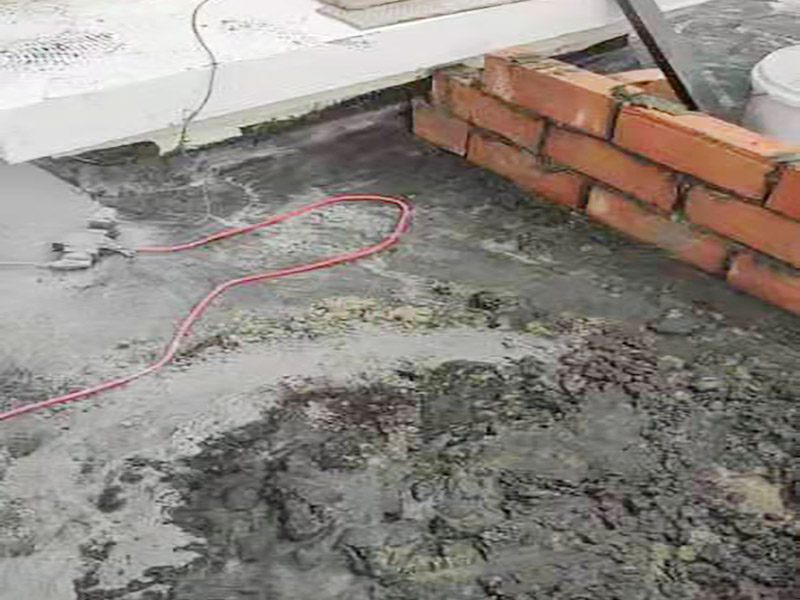 陽臺地面處理施工:防水能力差、表面比較光滑且不具備防滑能力的瓷磚，鋪裝在陽臺地面上是比較危險的事情。如果特別需要在陽臺地面鋪設(shè)瓷磚的話，建議盡量選用亞光面、光線反射率較低、同時具有防凍、防水、防滑等特點的瓷磚進行陽臺的地面鋪設(shè)。 　