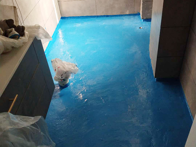 房屋局部改造裝修:一是開裂剝落，因為年代已久，墻面表層老化變脆，當然也有使用劣質(zhì)涂料導致這種問題發(fā)生。 二是發(fā)霉，常見于比較潮濕的地方，墻體等部位一旦發(fā)霉，以前的石膏底可能由于水汽都有空鼓脫殼。 三是粉化，施工溫度低、墻粉稀釋過量、施工涂層太薄、沒有使用底漆、底材疏松等，都可能導致粉。 四是光澤上升，頻繁的擦洗、物體擦過墻面、涂料耐擦洗性能差都會導致墻面被打磨光滑，使表面光澤度增加。