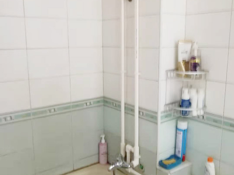 明管安裝維修：第一步是測(cè)量，確定線管和一級(jí)配電箱的固定點(diǎn)位。第二步是加工我們所需要的線管。第三步是線管的安裝和固定。第四步是管路進(jìn)入線盒或者是線盒。