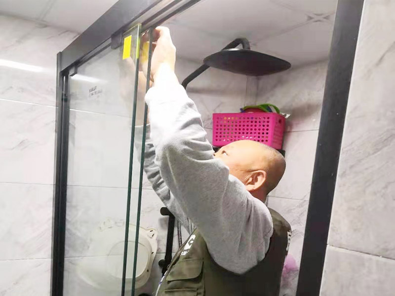 寶雞哪里有浴室門安裝的，浴室門安裝的專業(yè)工人怎么找