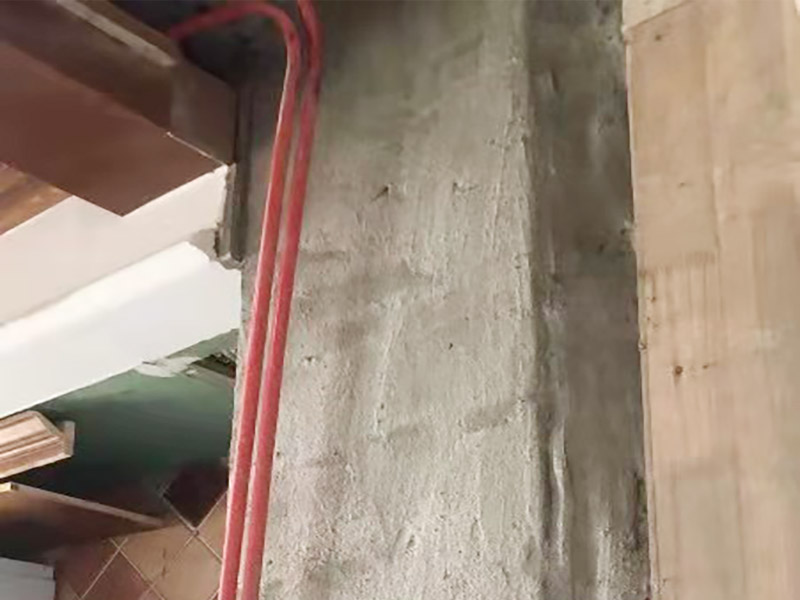 煙道維修施工：煙道一般是這樣的，倒樓板的時候，會在煙道位置留一個孔，要求混凝土返上30CM，防止?jié)B水，但大多數(shù)是沒有的，只會在這個孔周圍砌磚。也可換用成品煙道進行替換?！煹朗菑U氣和煙霧排放的管狀裝置，住宅煙道是指用于排除廚房煙氣或衛(wèi)生間廢氣的豎向管道制品，也稱排風道、通風道、住宅排氣道。