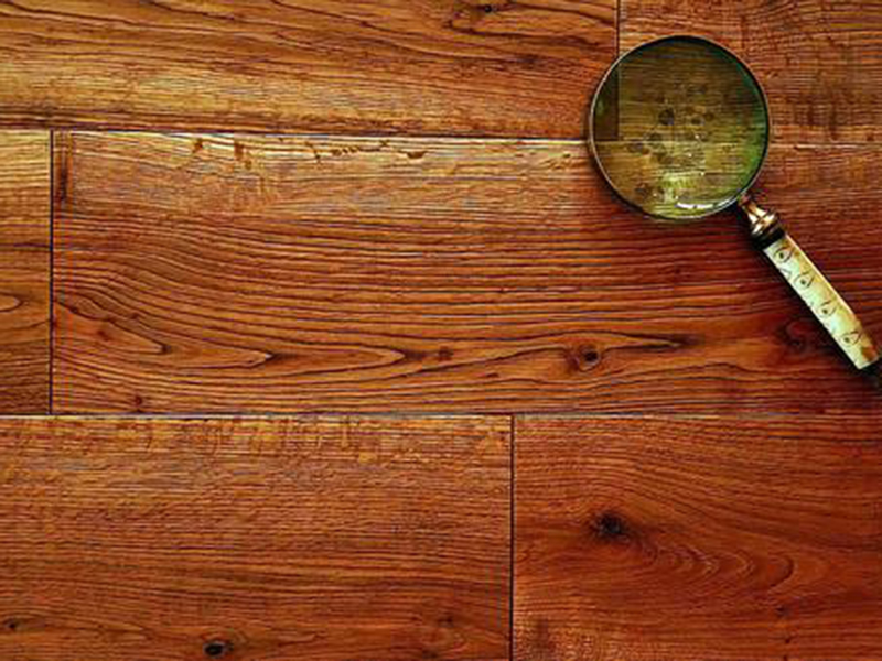 剛裝修好的房子正在往里搬家具，發(fā)現(xiàn)實(shí)木地板縫隙越來(lái)越大怎么辦