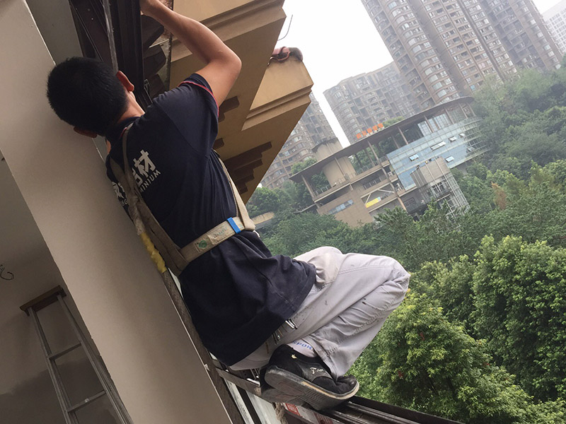 不知窗戶(hù)維修找誰(shuí)，電話(huà)約上門(mén)修窗戶(hù)還能提前知道窗戶(hù)維修多少錢(qián)