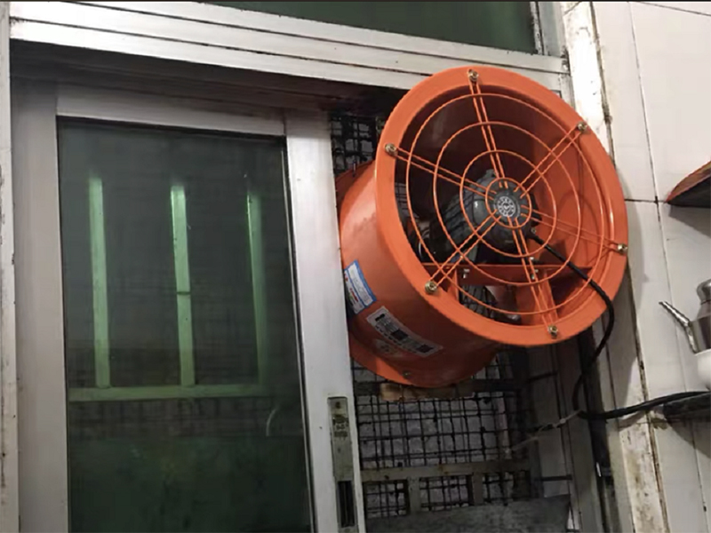 廚房排風(fēng)扇并不是離灶臺越近效果越好，低于60公分可能造成火災(zāi)