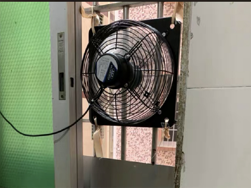 廚房排風(fēng)扇并不是離灶臺越近效果越好，低于60公分可能造成火災(zāi)