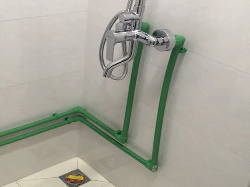 這次案例是亳州市譙城區(qū)衛(wèi)生間暗管改明管施工案例，地址位于譙城區(qū)白衣路劉園新村；客戶之后也說選擇一修很不錯(cuò)，施工很有效率，監(jiān)理和施工師傅全程跟進(jìn)對接，內(nèi)部管理得很有序，材料啊施工啊都很標(biāo)準(zhǔn)，現(xiàn)場的垃圾也會(huì)及時(shí)幫忙清運(yùn)等等。在此小編建議如果大家有衛(wèi)生間暗管改明管服務(wù)的，盡可能選擇亳州市本地的裝修公司，稍次一些也要在本地有裝修門店的，這樣客戶與施工團(tuán)隊(duì)溝通起來會(huì)更方便，衛(wèi)生間下半部防水中也可以隨時(shí)監(jiān)督進(jìn)程，保障衛(wèi)生間下半部防水服務(wù)施工能有序進(jìn)行。如果還有其他需求也可以到我們官網(wǎng)上查看更多的關(guān)于亳州市其他區(qū)域的全包半包施工，房屋局部改造，各類安裝等施工案例。