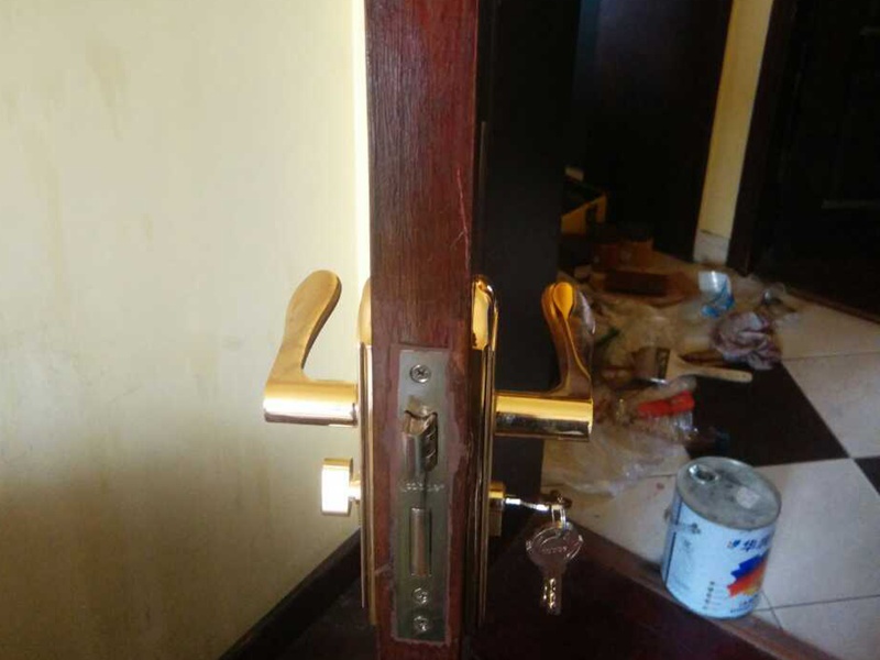 維修防盜門,防盜門吱吱響，怎么修