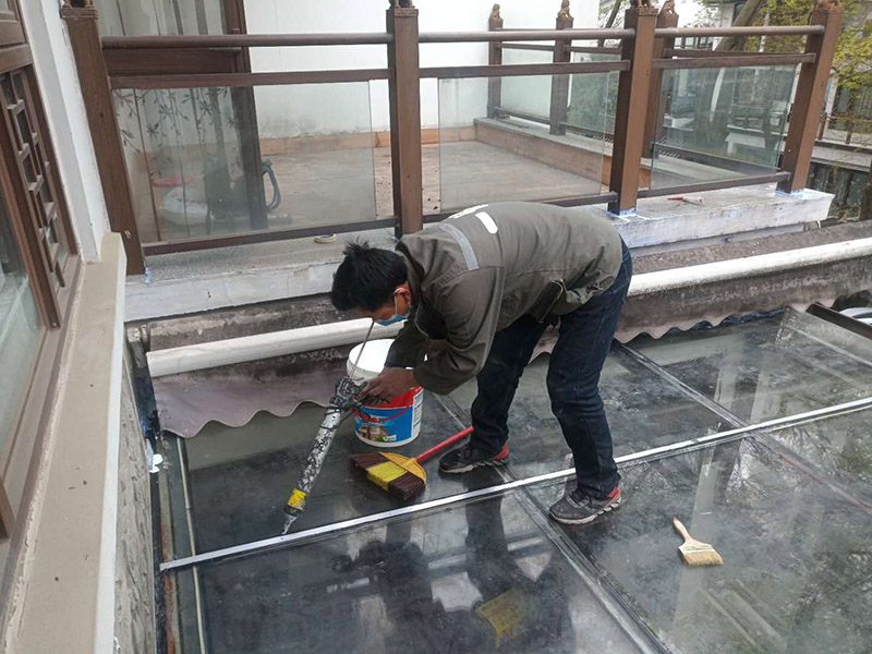 想看成都防水施工現(xiàn)場，不如先看評(píng)論，再約商家?guī)憧丛賵? width=