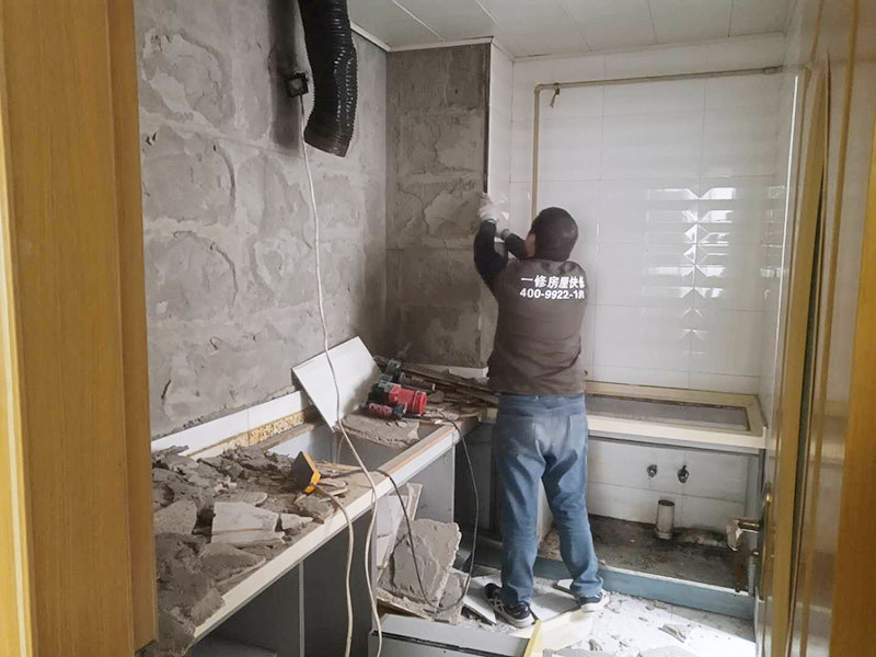 成都廚房翻新瓷磚不想敲怎么辦，廚房老瓷磚不拆怎么翻新