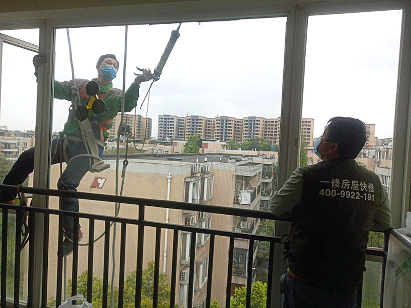 重慶窗戶維修工人通常如何解決門(mén)窗變形、漏風(fēng)的問(wèn)題