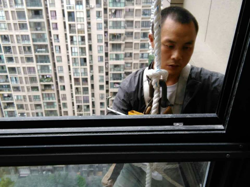 修卷簾門的電話,卷簾門維修一般怎么維修，自己不會(huì)怎么辦