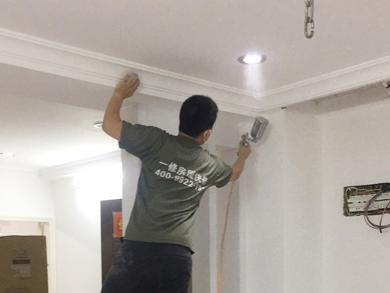 在西安做修墻面是自己動手好，還是請墻面維修公司上門處理好