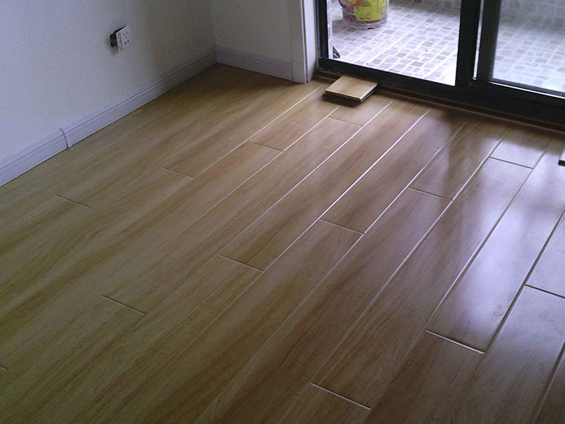 生活中，你應該知道的關于地板鼓起來修復小竅門