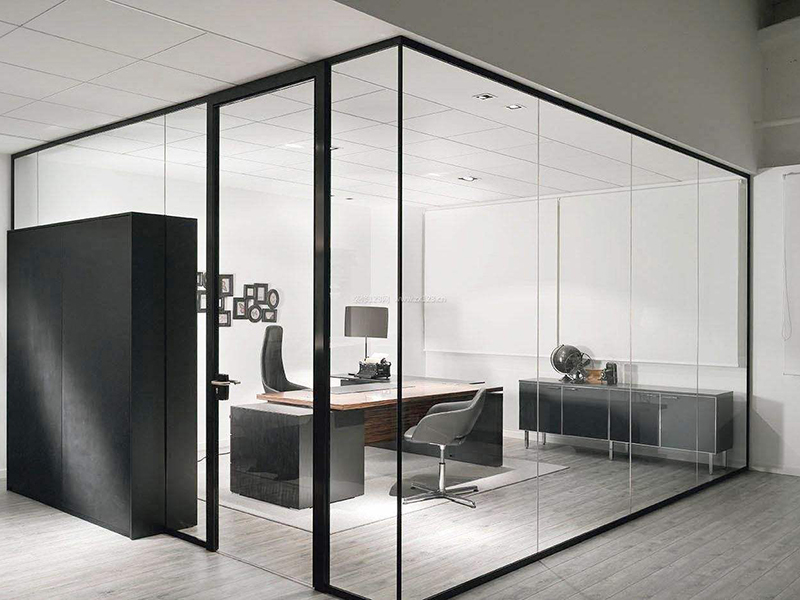 維修玻璃門地彈簧，不必東奔西走，一個電話預約上門維修玻璃門