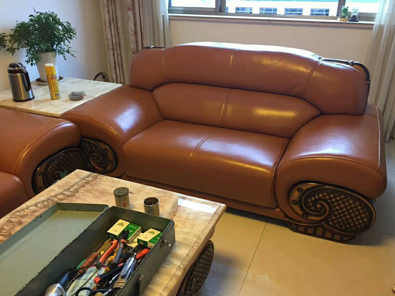 舊沙發(fā)別忙扔，沙發(fā)換皮是勤儉持家的不二之選，自己翻新沙發(fā)也行