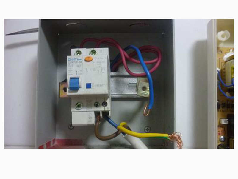 跳閘了怎么恢復(fù)用電，直接推上去是沒有用的，這樣處理更方便哦