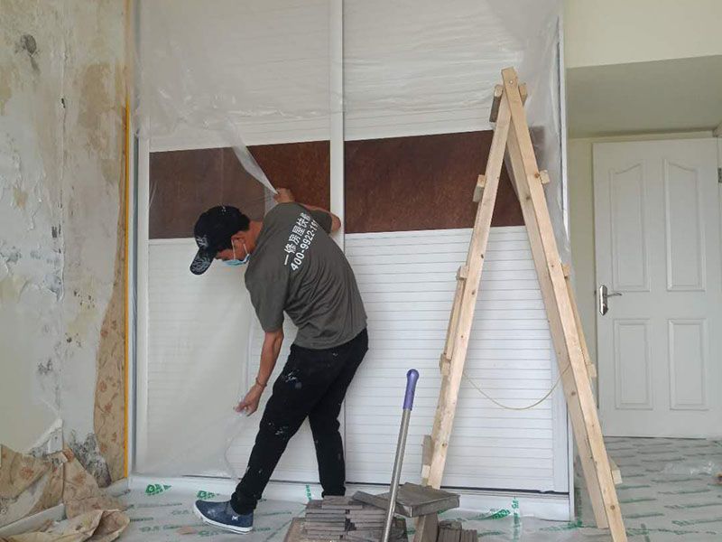 原來衣柜門滑輪維修如此簡單，沒必要再花冤枉錢請人修理了