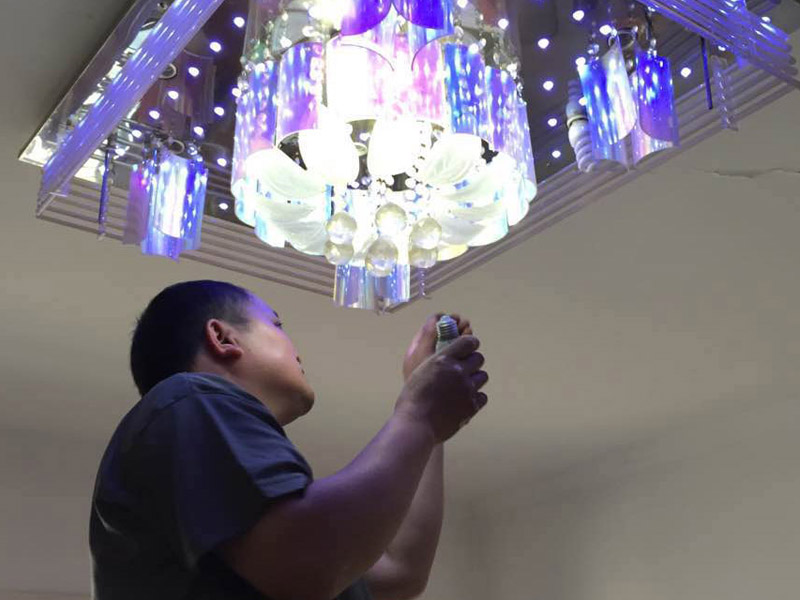 燈具安裝注意事項(xiàng)，大型燈具應(yīng)使用鐵制